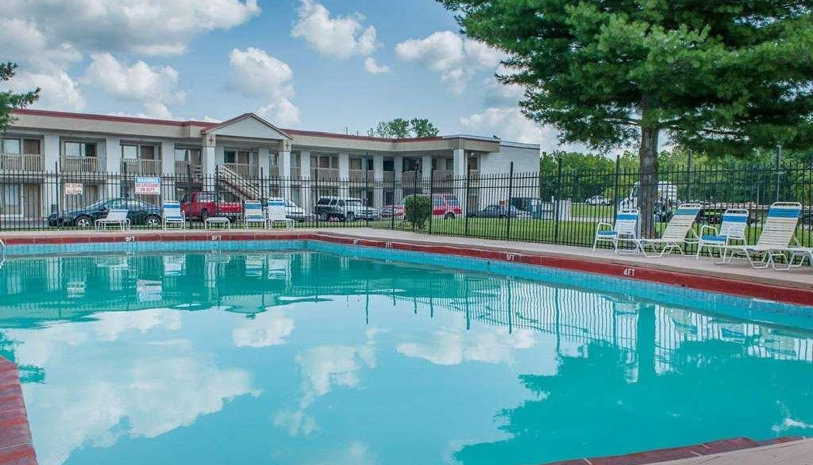 Piscina - Econo Lodge Evansville