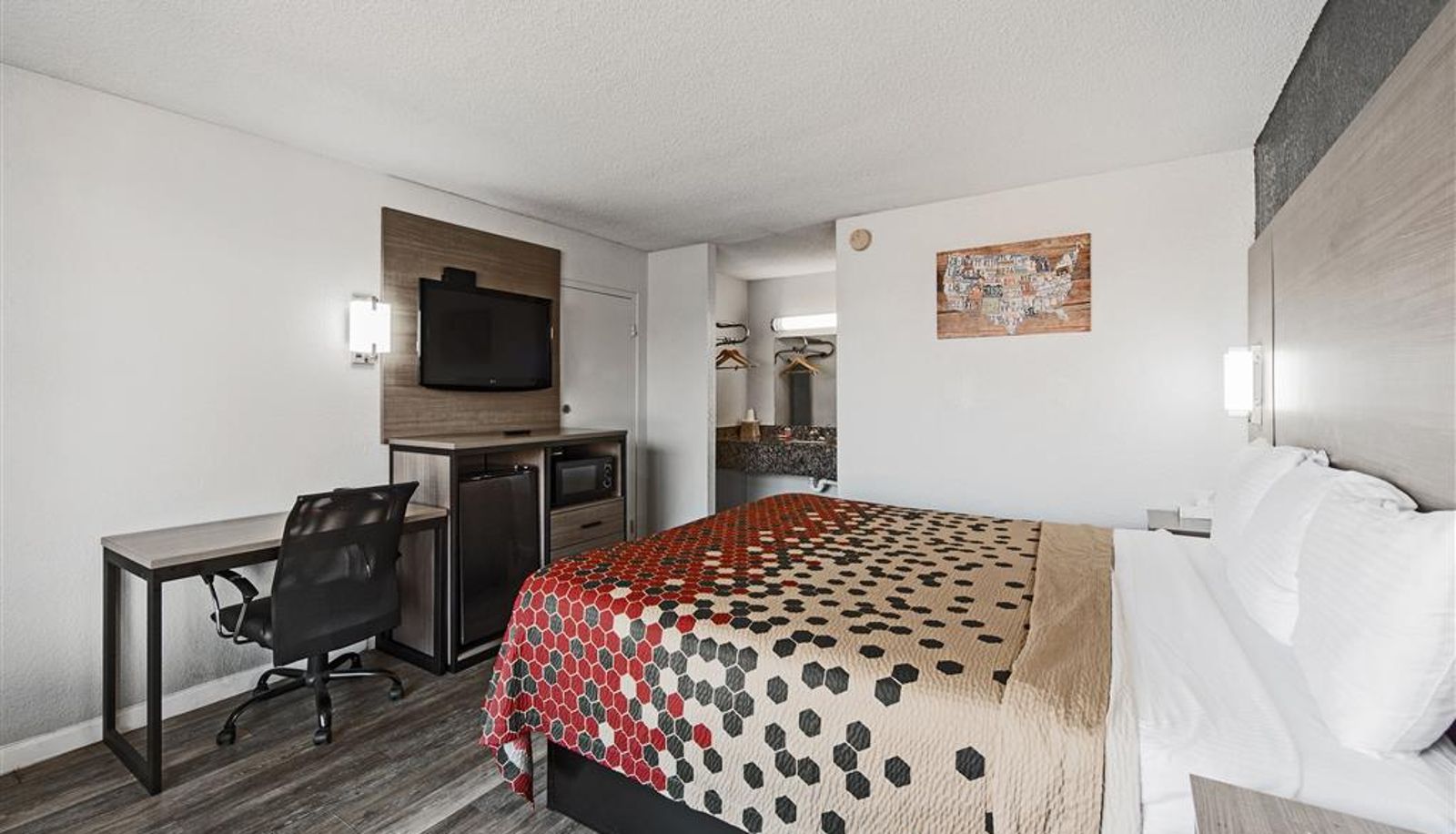 Zimmer - Econo Lodge Inn & Suites Near Bricktown