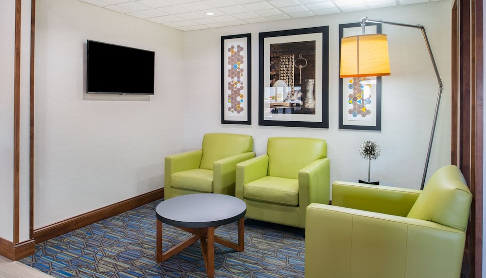 Hotel outdoor area - Holiday Inn Express & Suites BISMARCK by IHG