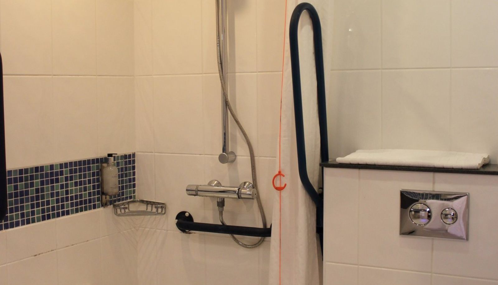 Room - Holiday Inn Express CARDIFF AIRPORT by IHG
