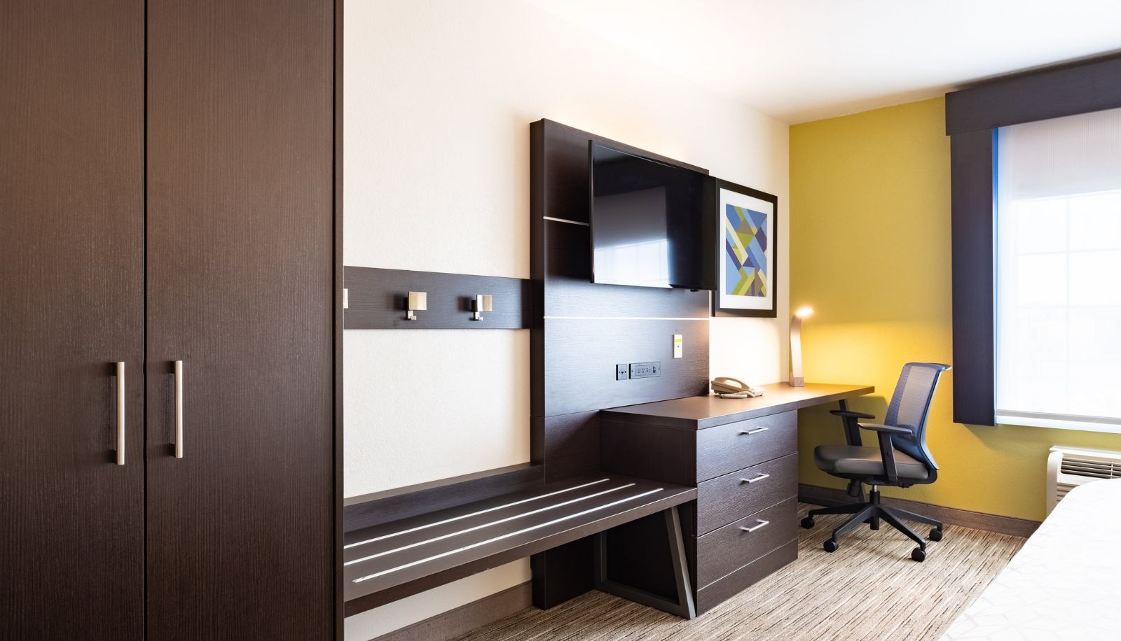 Camera - Holiday Inn Express & Suites EVANSTON by IHG