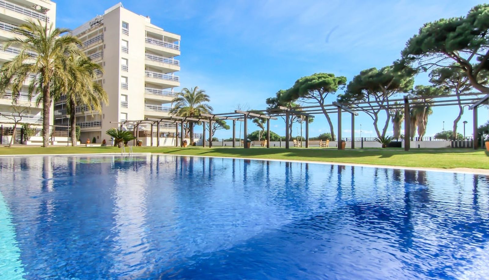 Pool - Apartamentos S'abanell Central Park