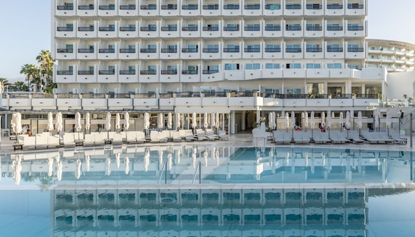 Piscina - Hotel Caserío