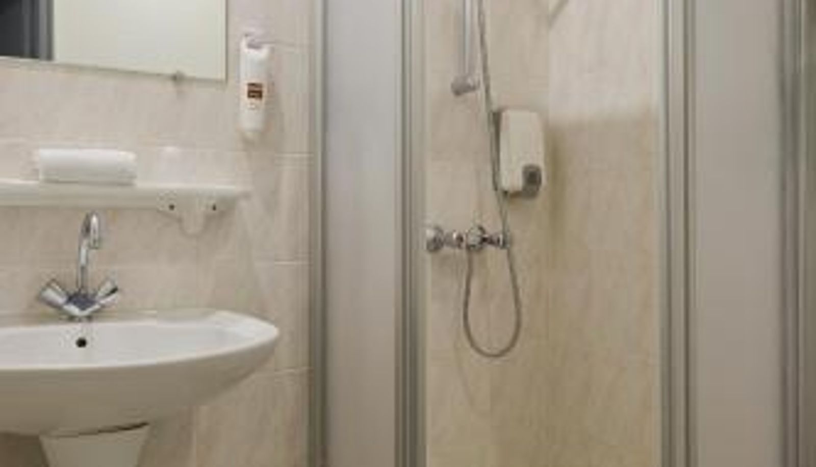 Chambre triple - Enzo Hotels Contrexeville