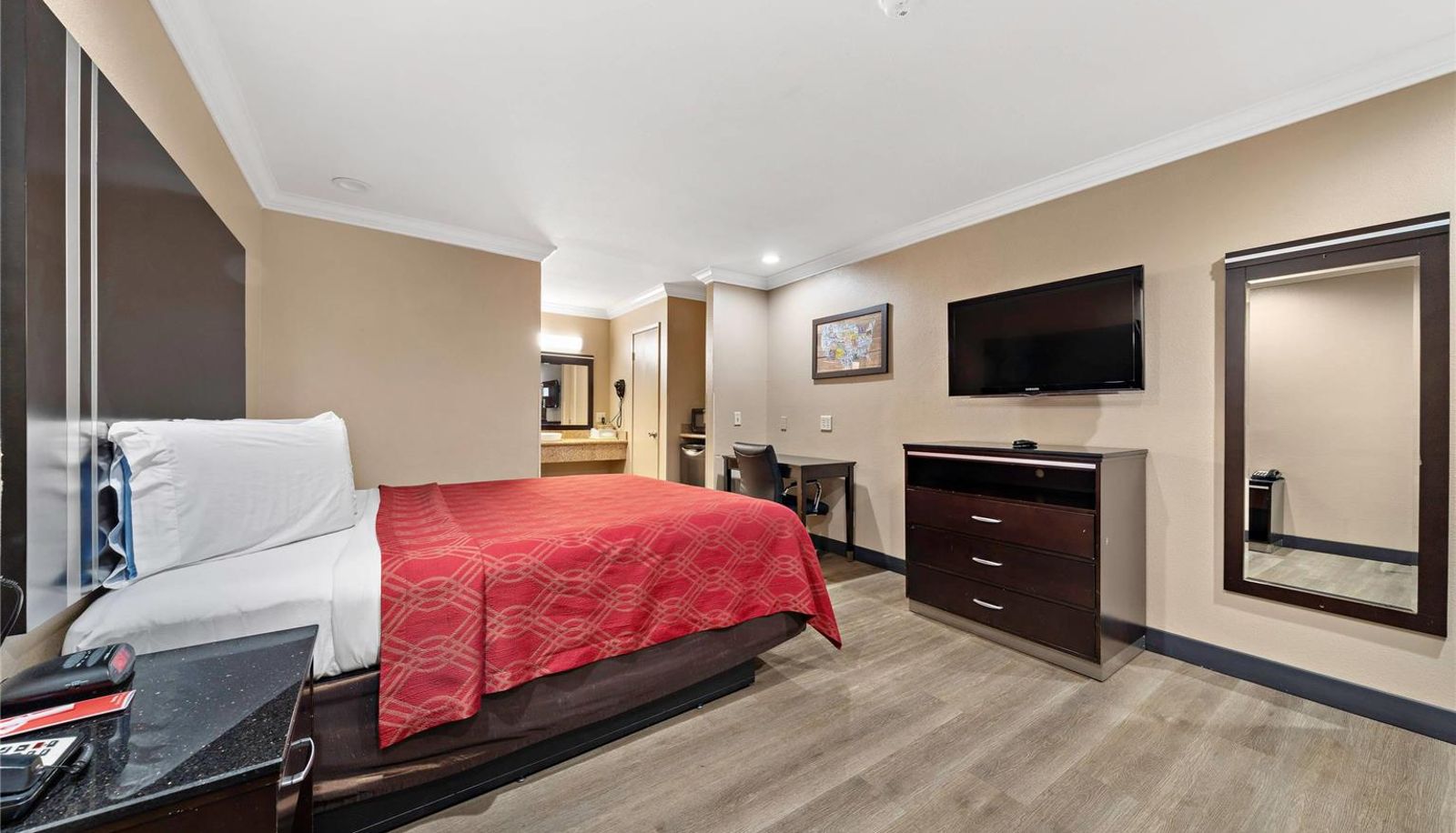 Zimmer - Econo Lodge Inn & Suites Escondido Downtown