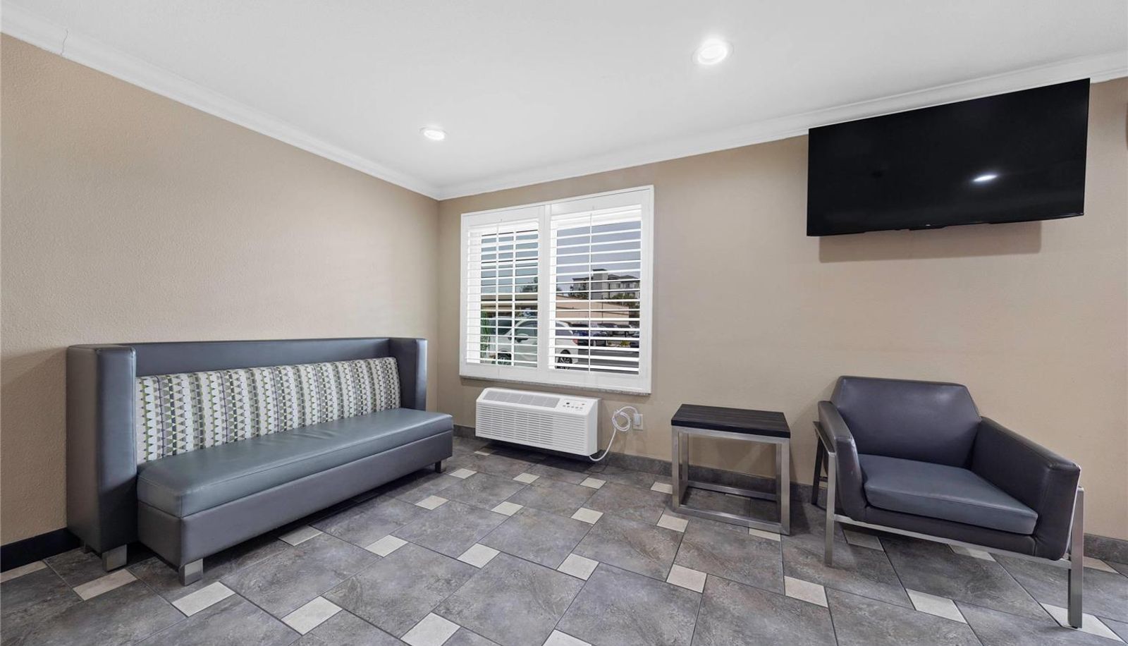 Lobby - Econo Lodge Inn & Suites Escondido Downtown