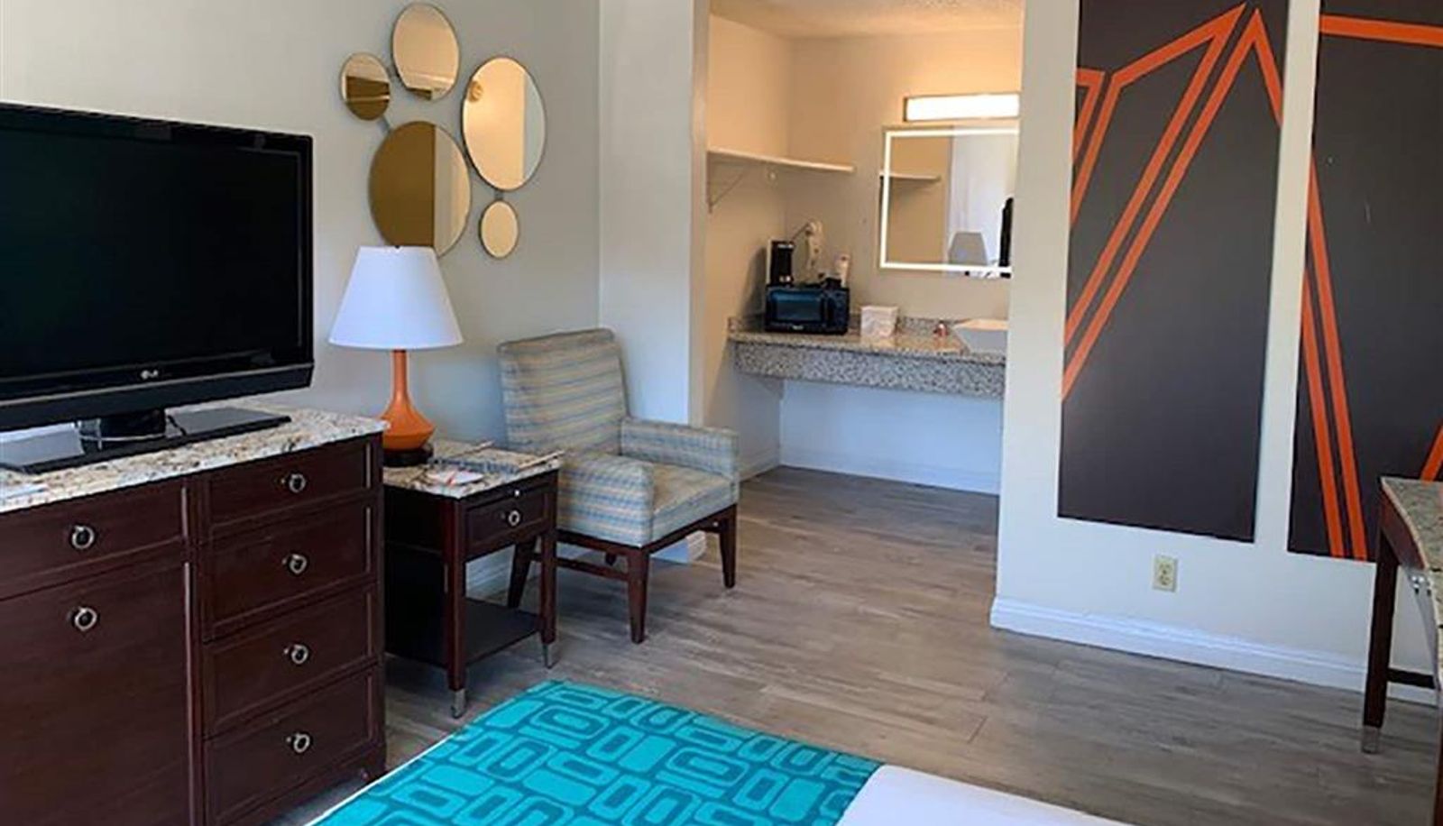Zimmer - Howard Johnson by Wyndham Reno Downtown