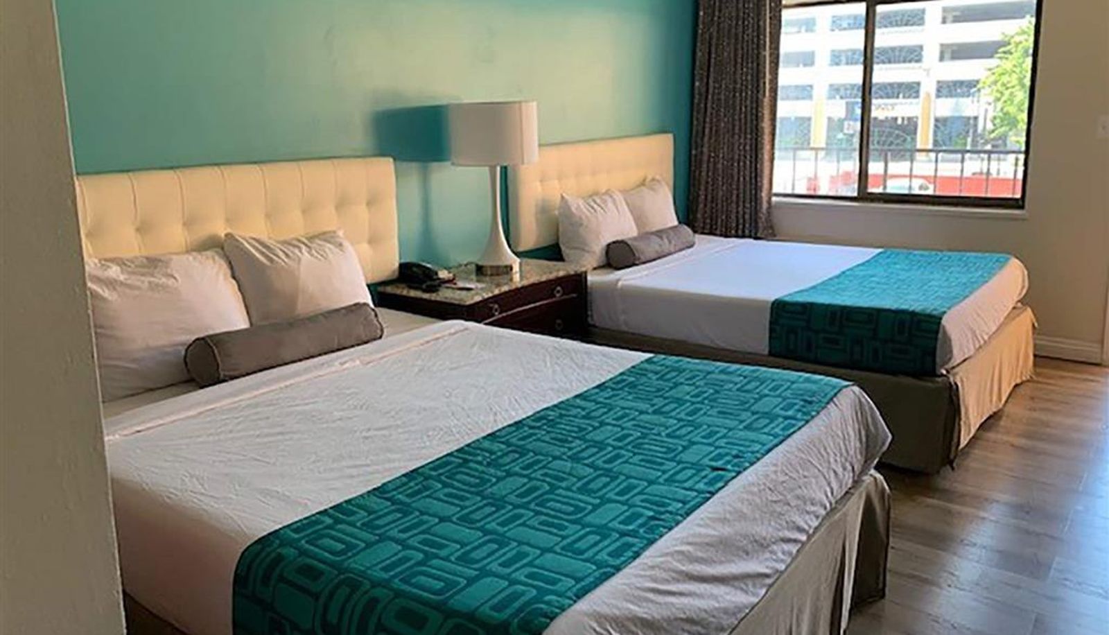 Zimmer - Howard Johnson by Wyndham Reno Downtown