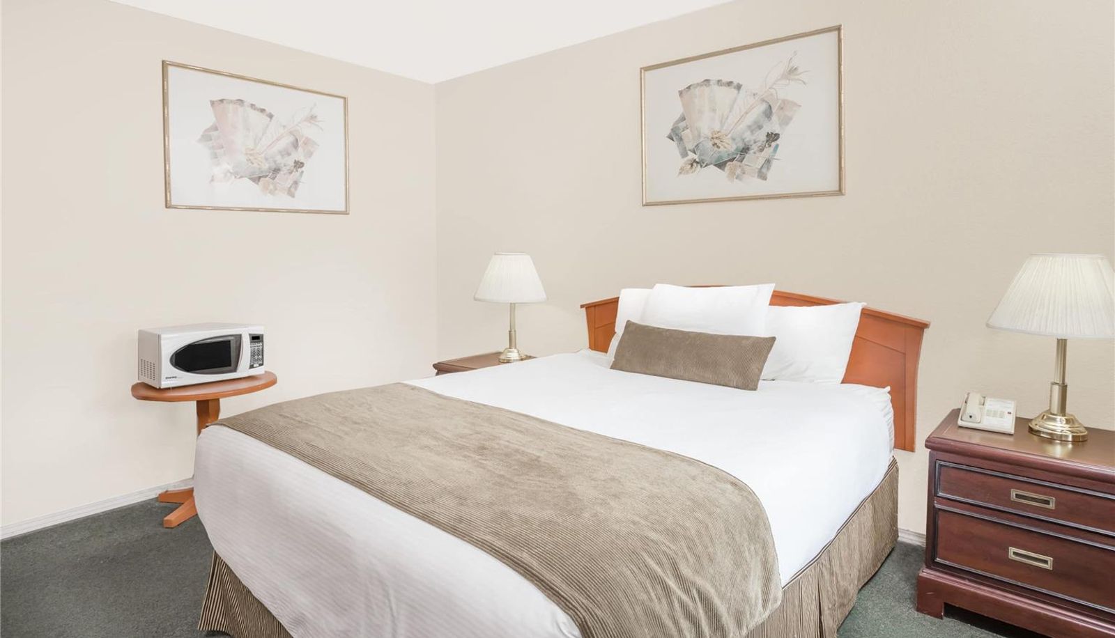 Kamer - Howard Johnson by Wyndham Downtown Kamloops