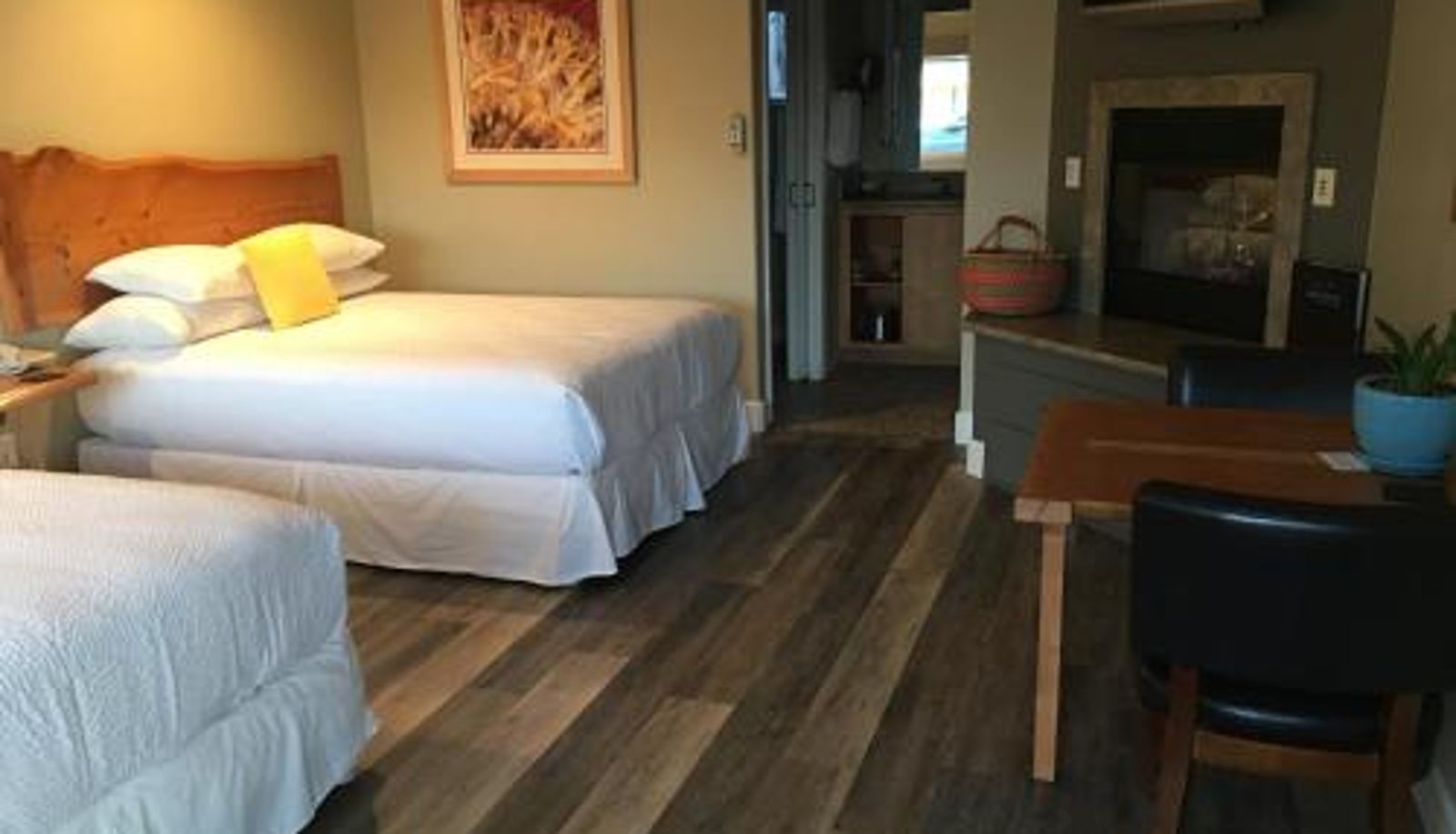 Camera - Cambria Shores Inn