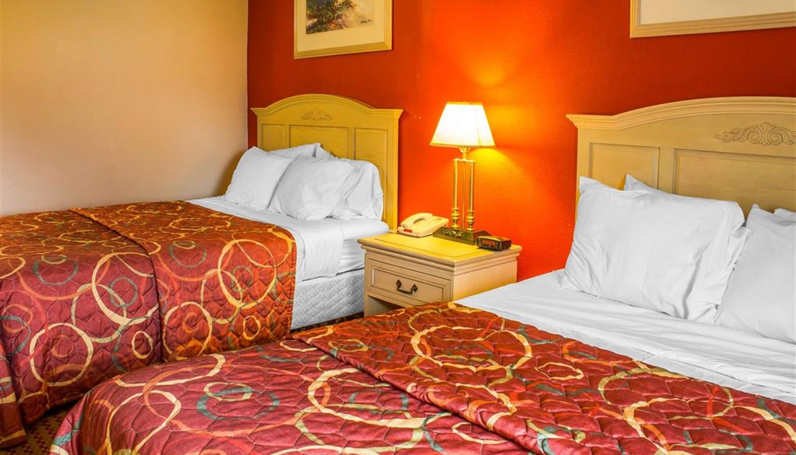 Room - Econo Lodge Inn & Suites Walnut