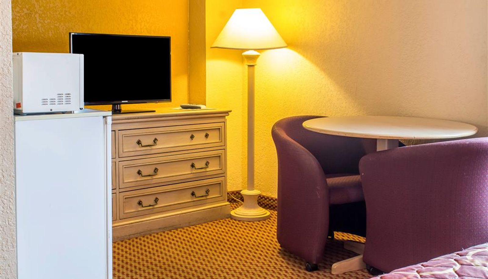 Zimmer - Econo Lodge Inn & Suites Walnut