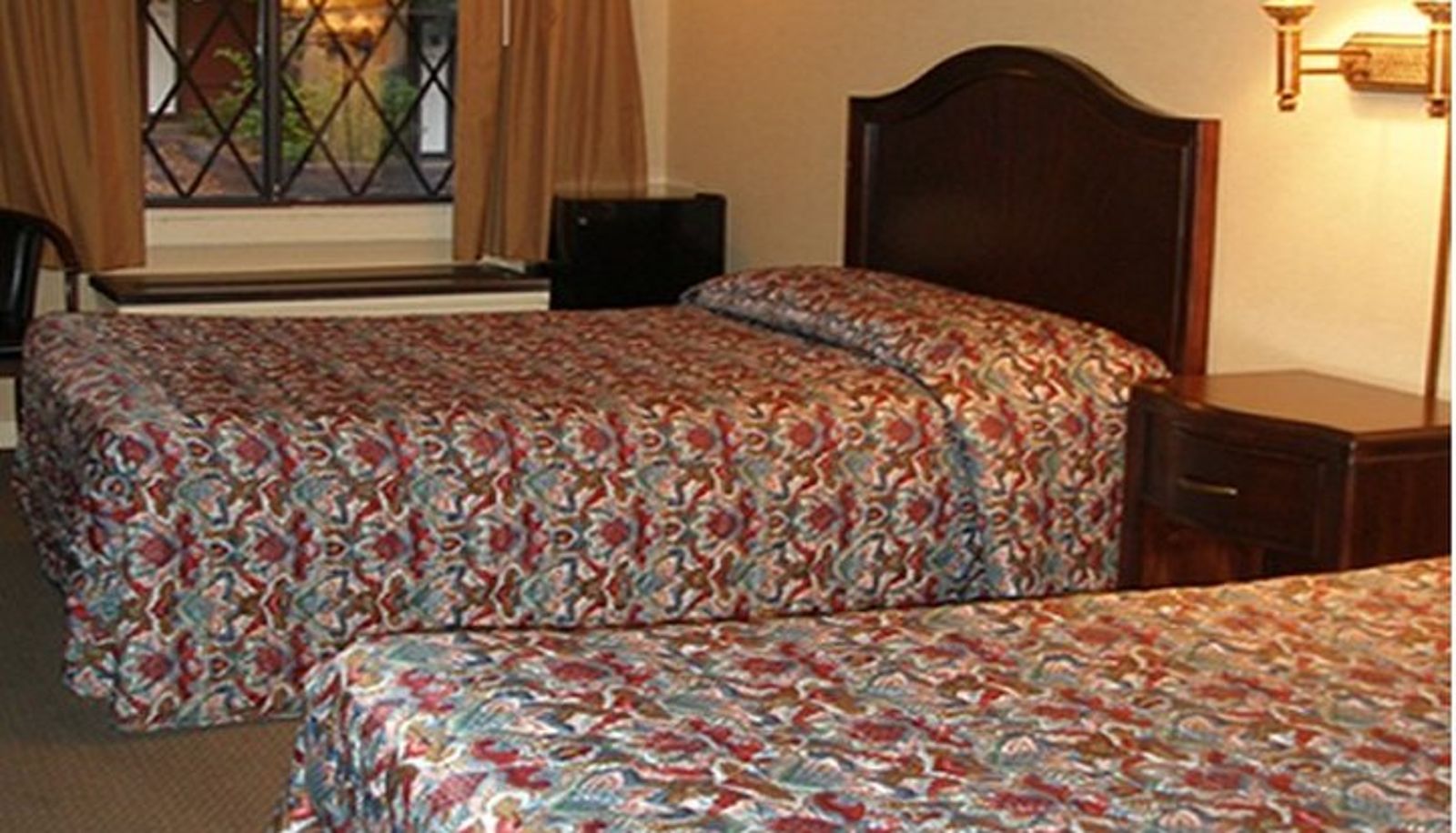 Zimmer - Red Carpet Inn Charlottesville