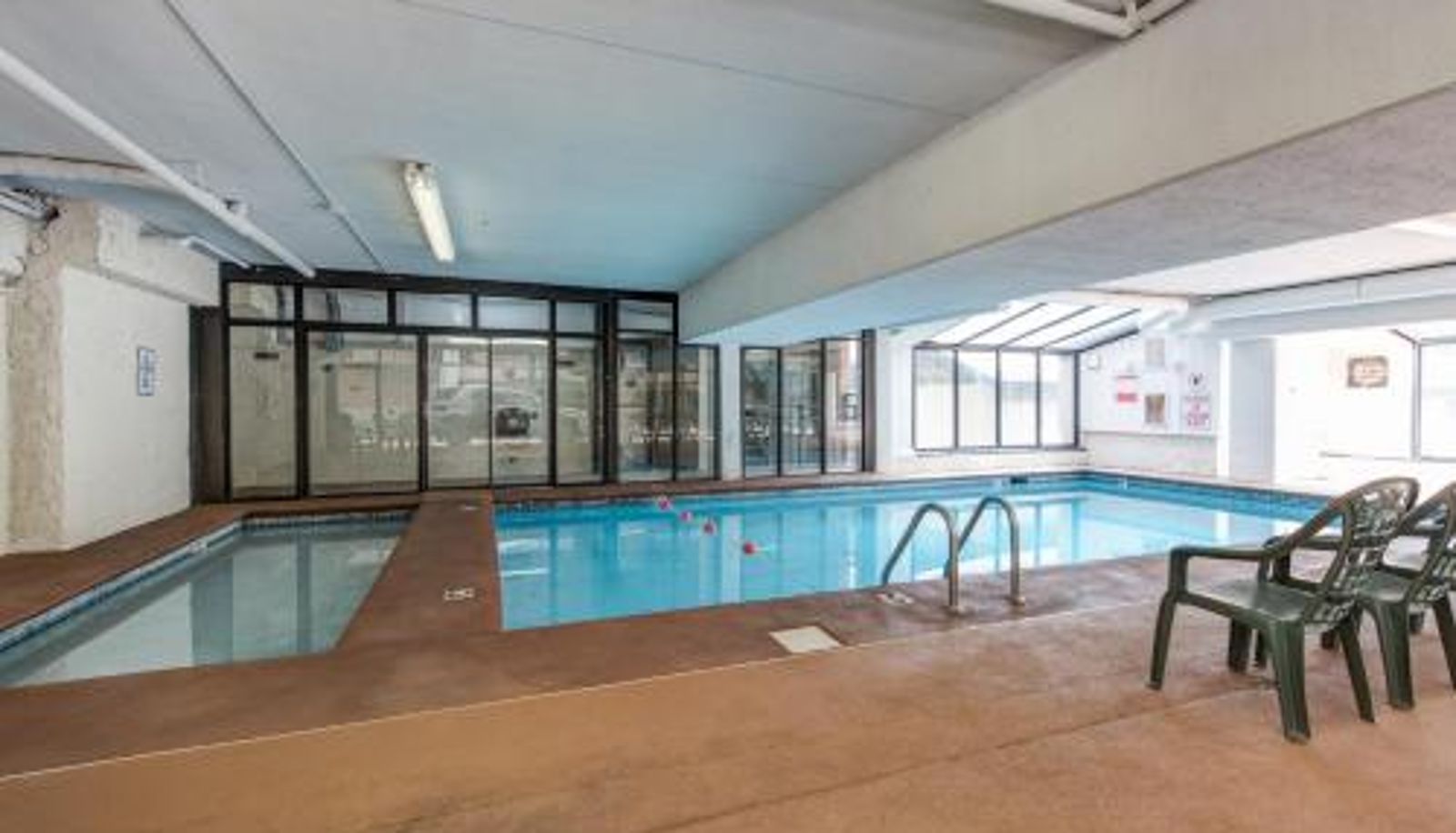 Pool - Oak Square Rentals