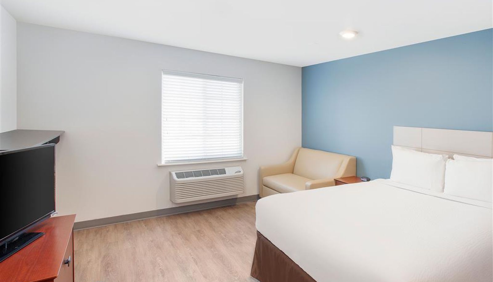 Zimmer - WoodSpring Suites Bentonville