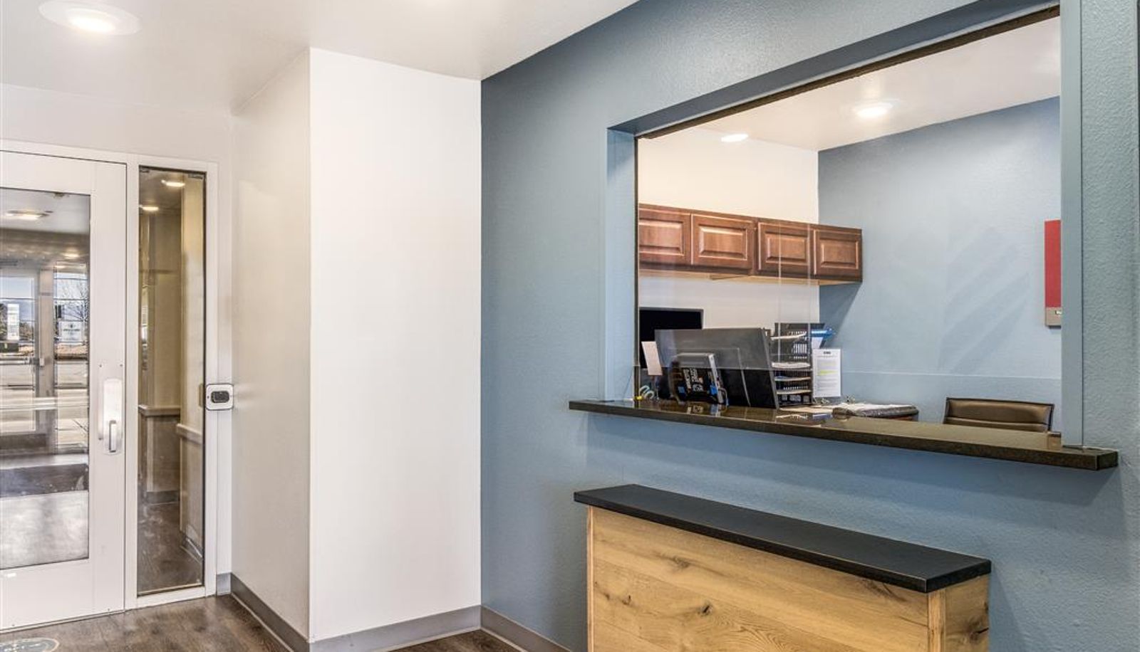 Hall - Extended Stay America Select Suites - Omaha - Southwest