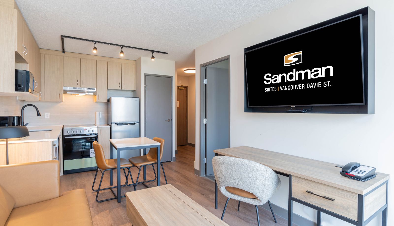 Room - Sandman Suites Vancouver Davie Street