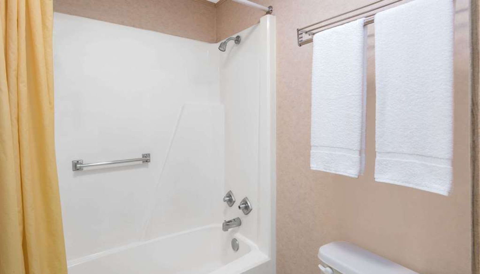 Suite - KNIGHTS INN CANTON