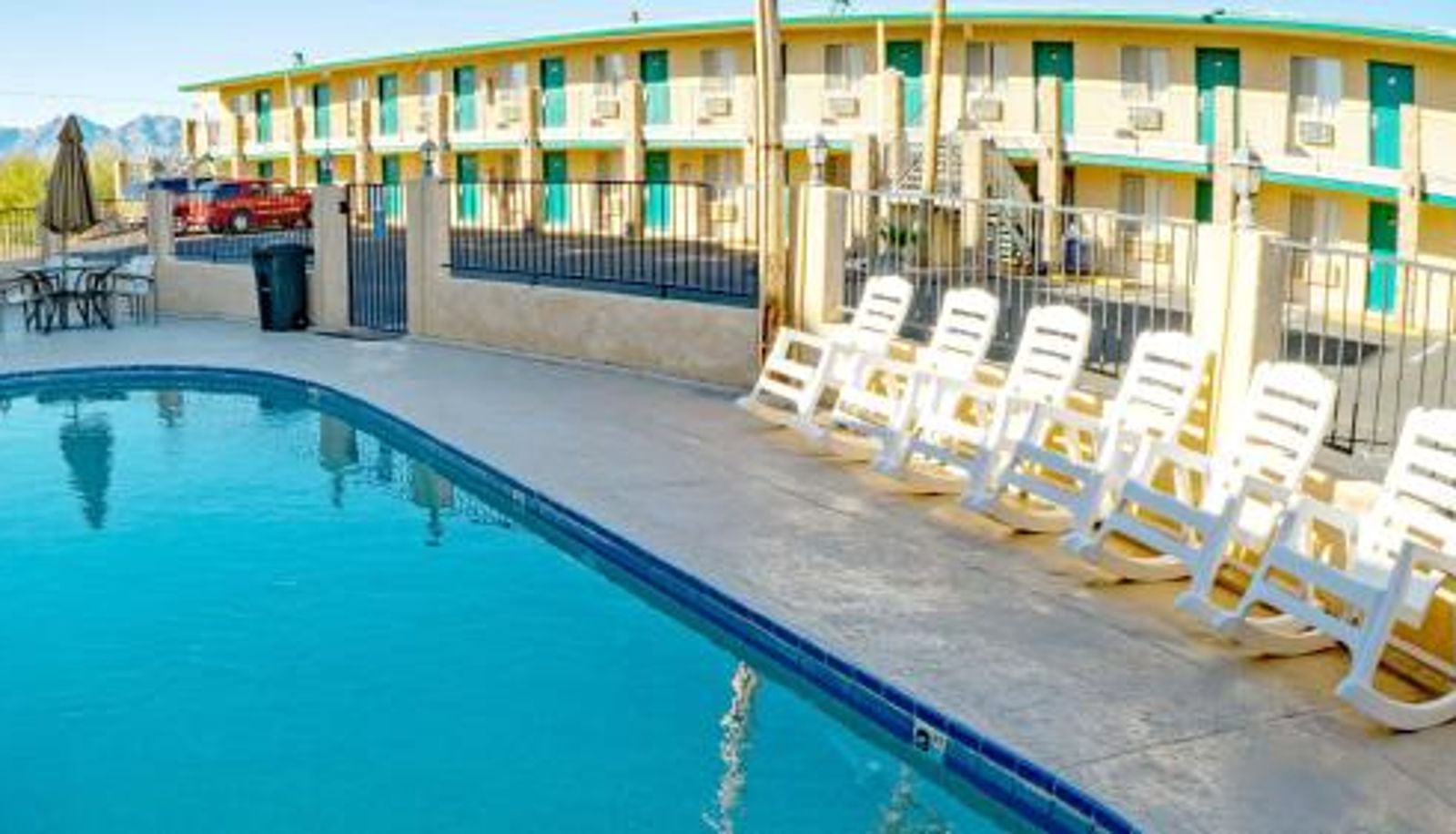 Pool - Windsor Inn Lake Havasu City
