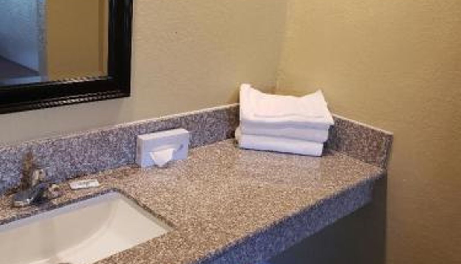 Badezimmer - University Inn Fresno