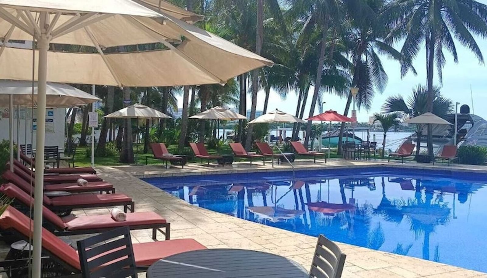 Piscina - Sina Suites Cancún - Adults Only