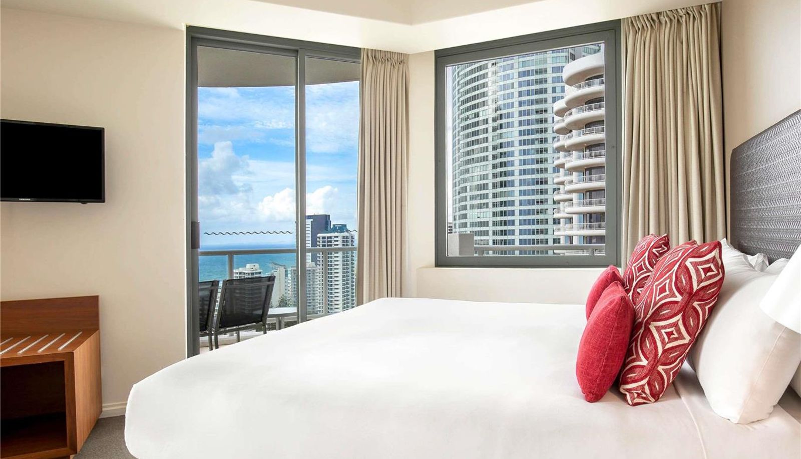 Zimmer - Mantra Legends Surfers Paradise