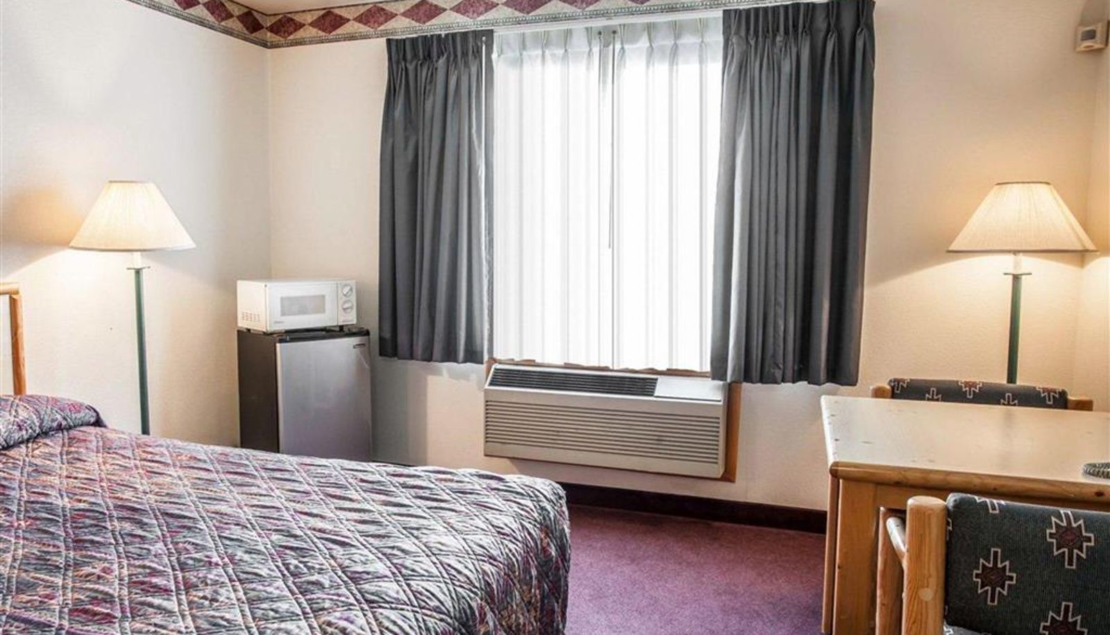 Room - Rodeway Inn & Suites Spokane East