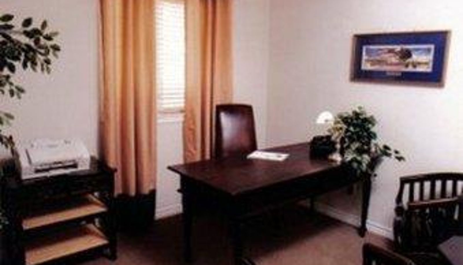 Room - Vineyard Court Designer Suites Hotel