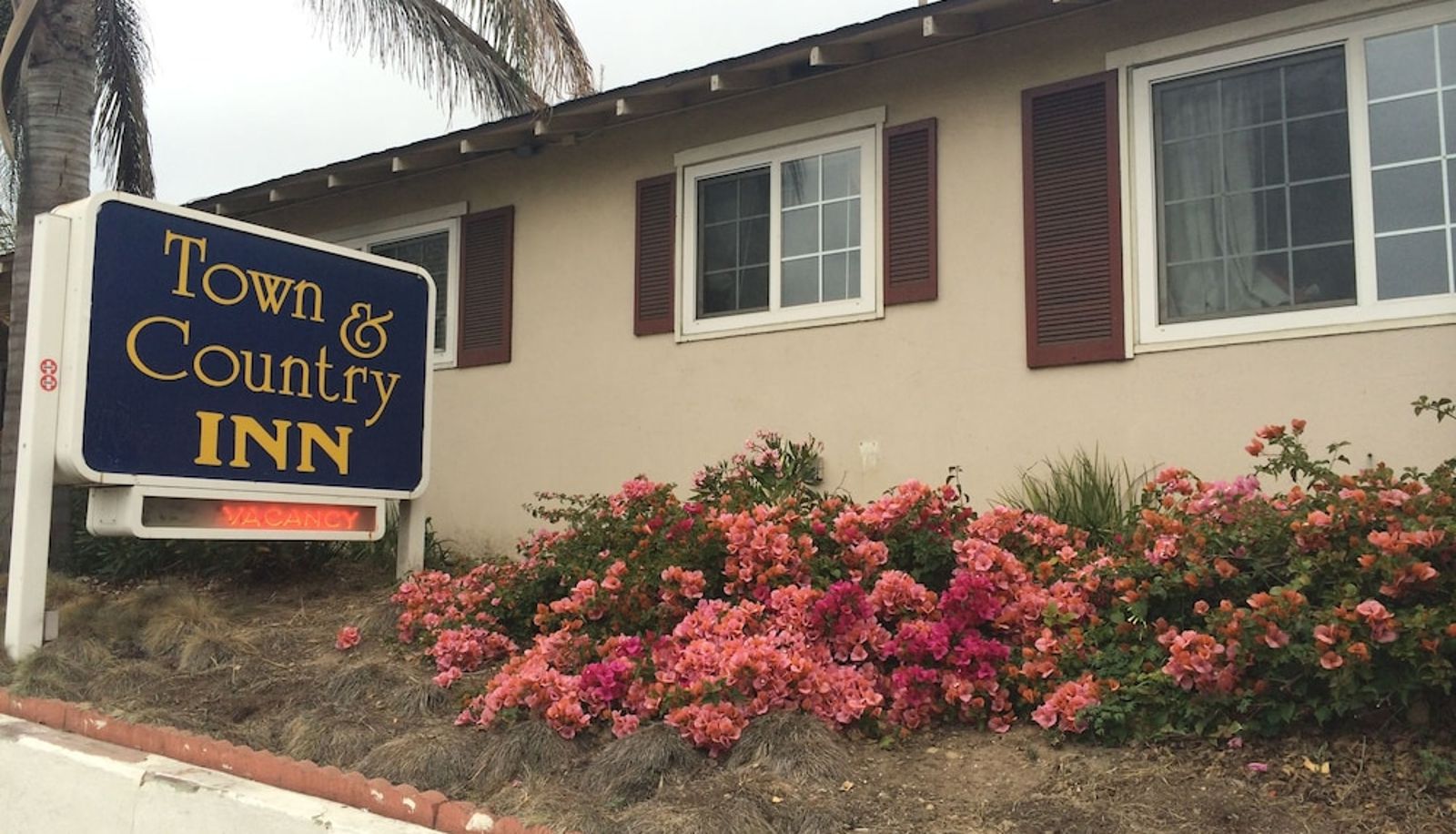 Info - Town and Country Inn
