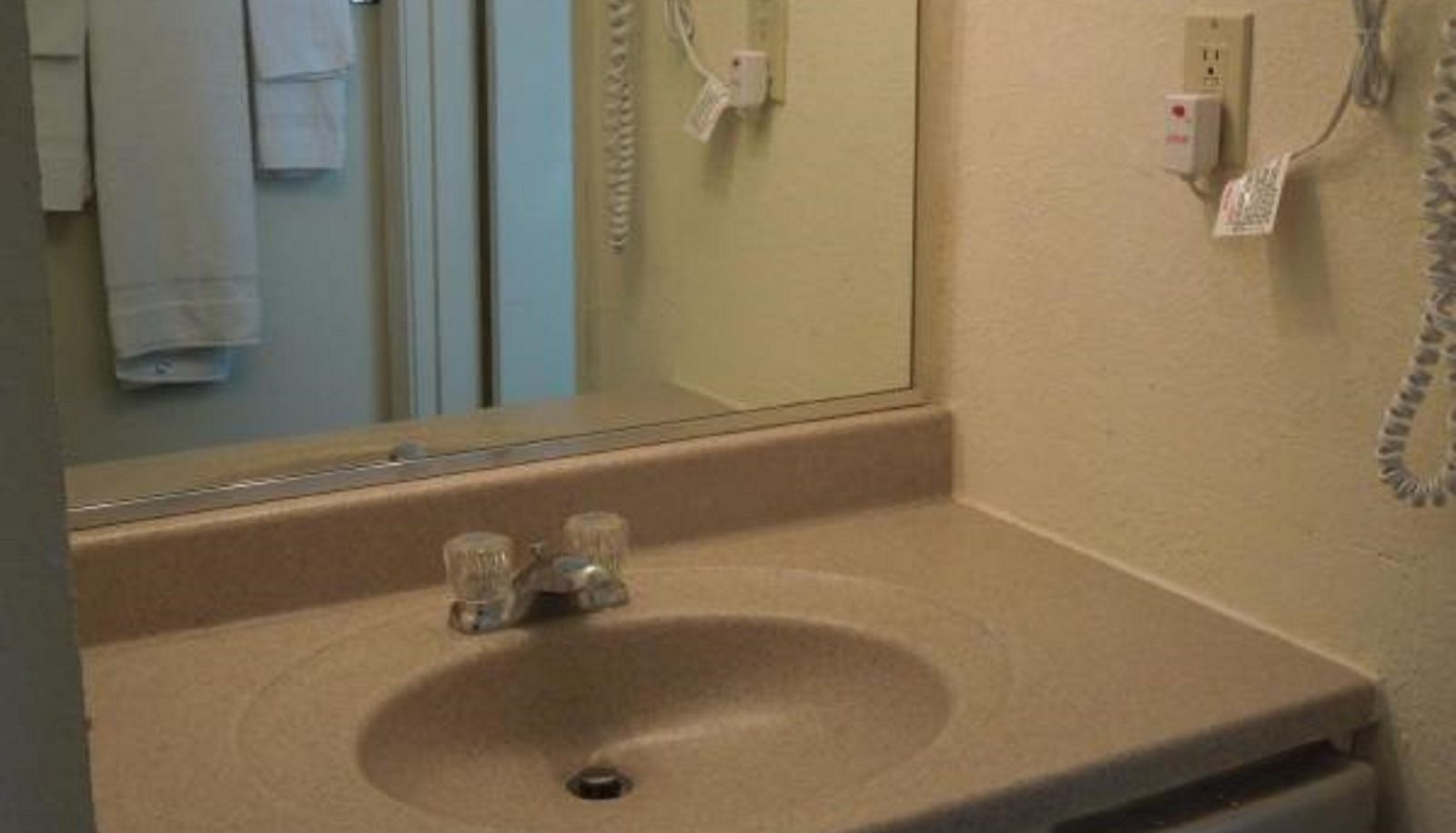 Room - Capt. John Smith Inn