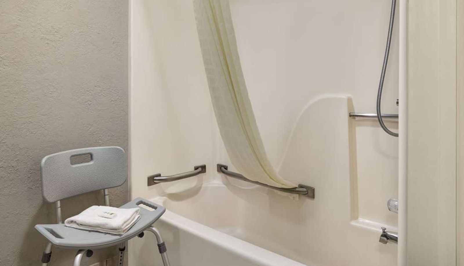 Chambre - AmericInn by Wyndham Grand Rapids Airport North