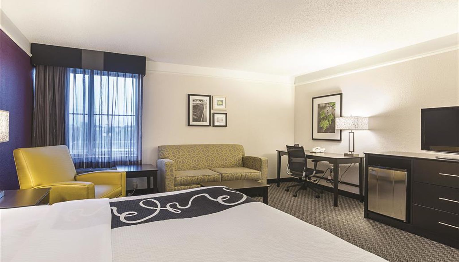 Camera - La Quinta Inn & Suites by Wyndham Plantation at SW 6th St