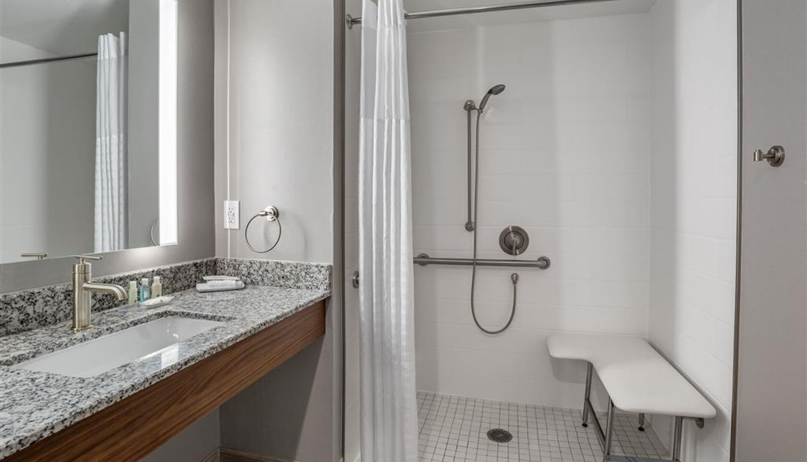 Room - Quality Inn & Suites Livermore Wine Country