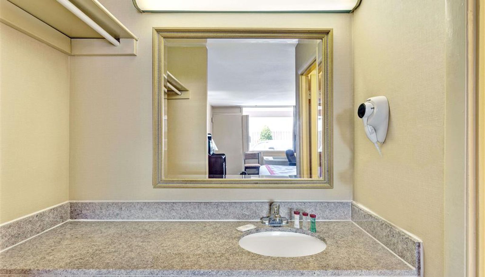 Zimmer - Ramada by Wyndham Baltimore West
