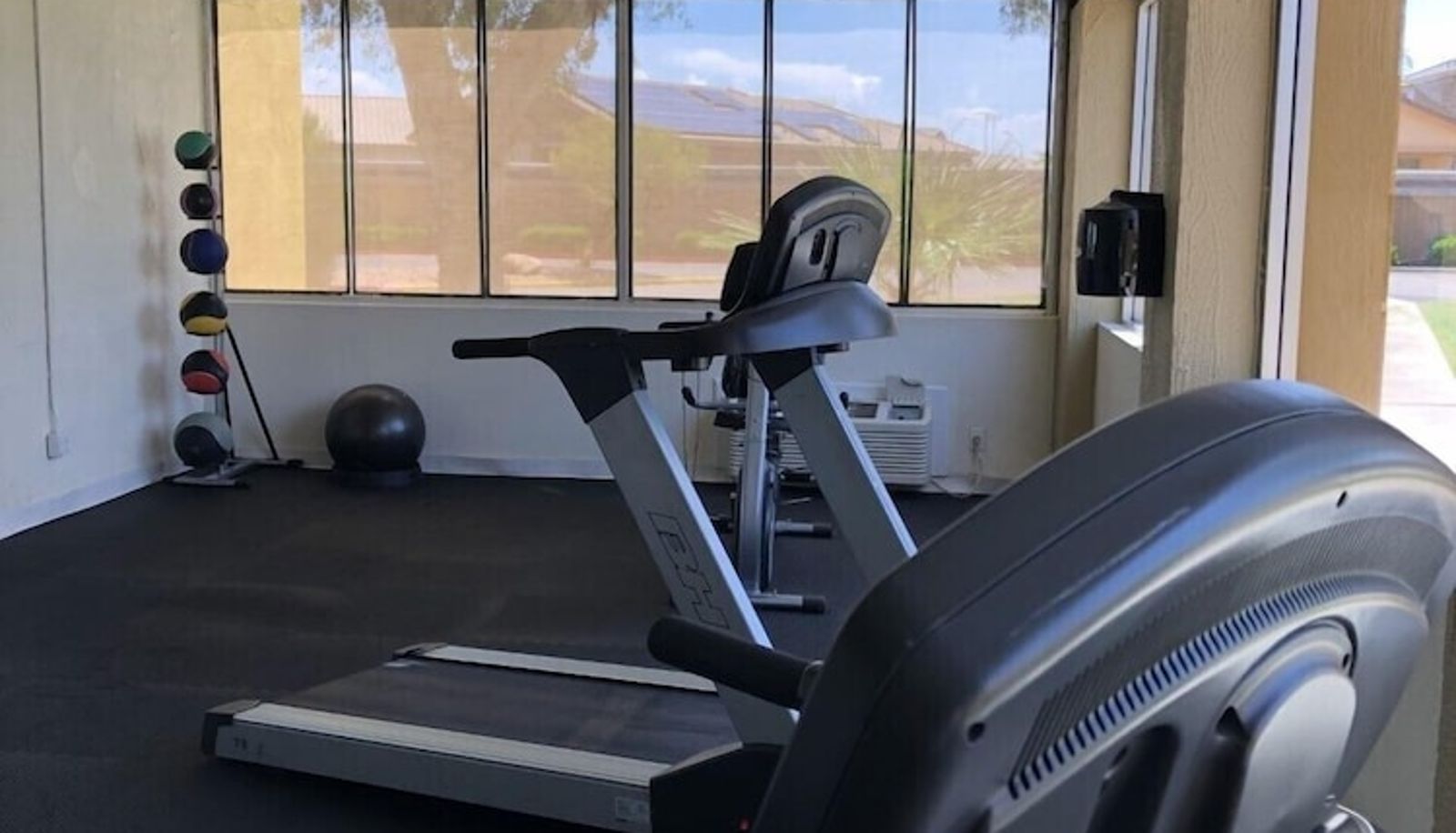 Sports facilities - Days Hotel by Wyndham Peoria Glendale Area