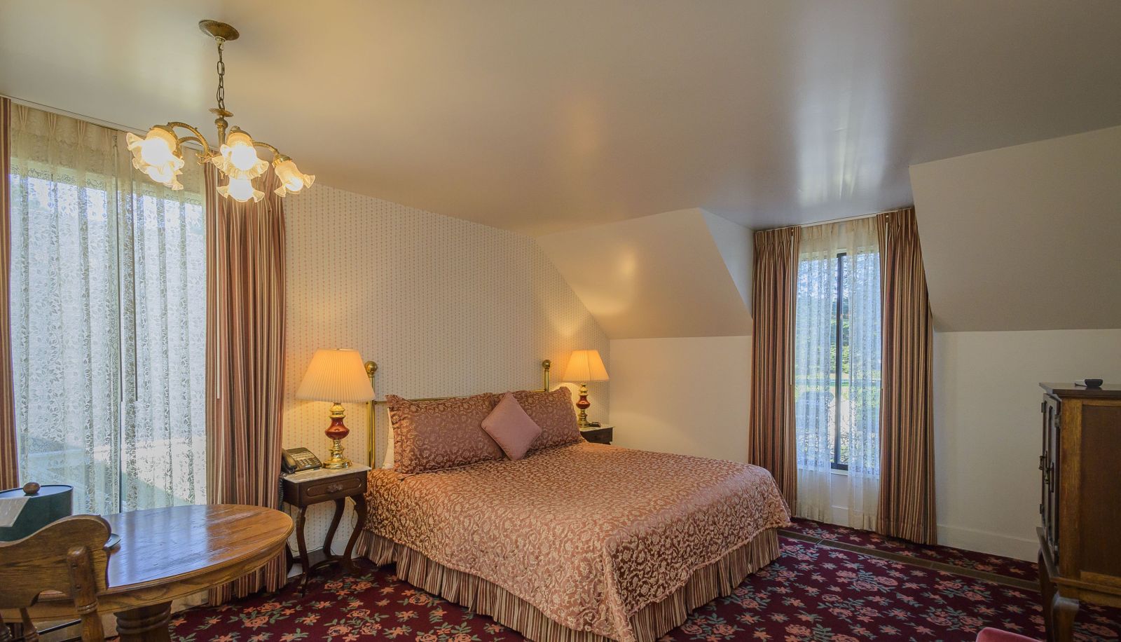 Room - Hill House at Trailborn Mendocino