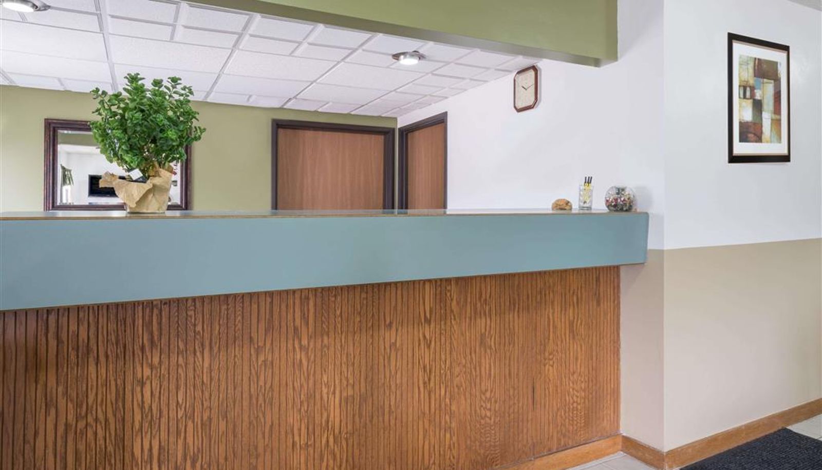 Lobby - Super 8 by Wyndham Fond Du Lac