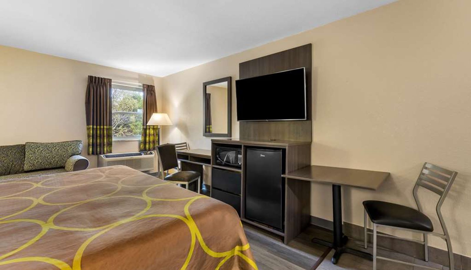 Suite - Super 8 by Wyndham Dickson