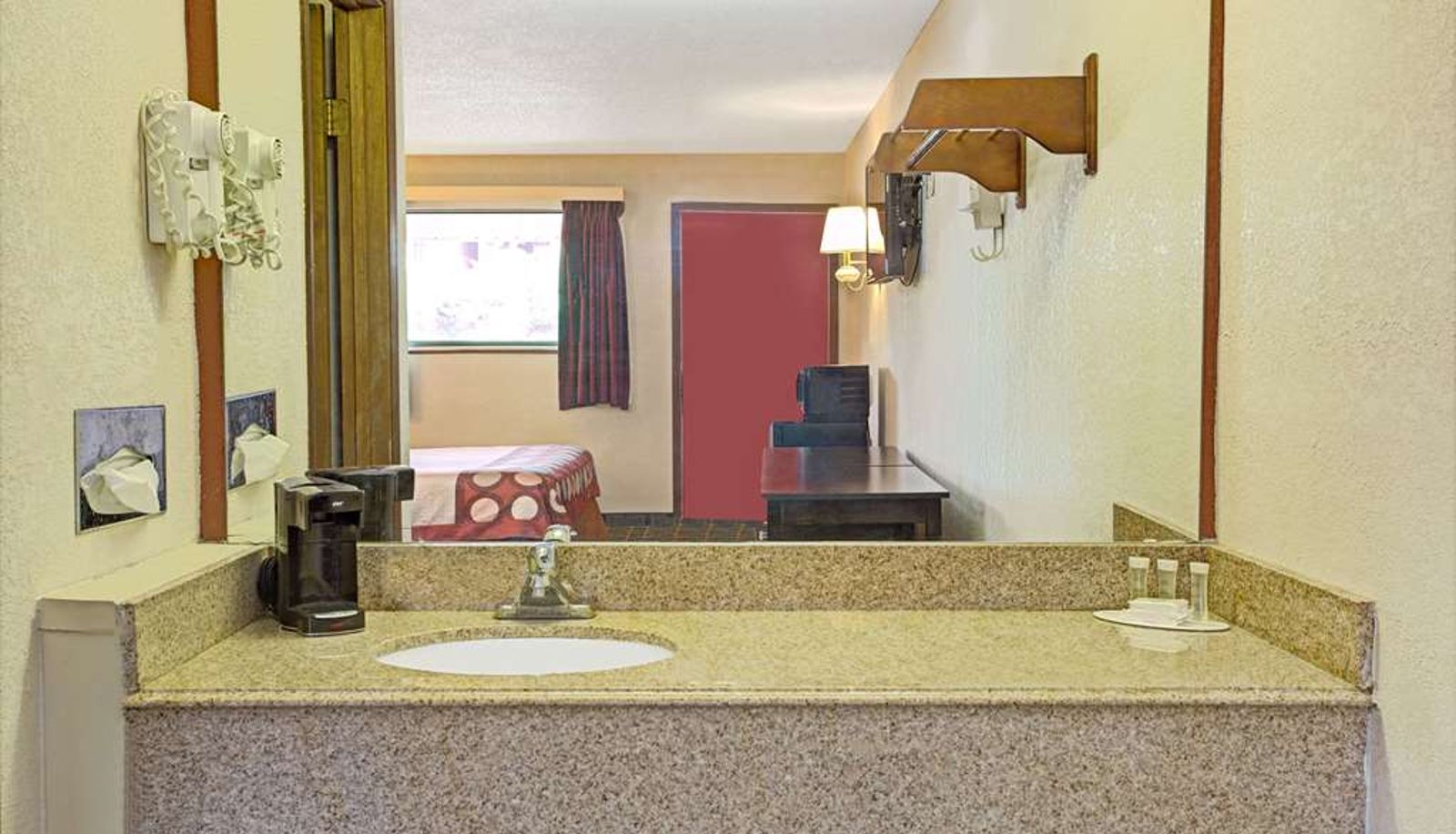 Camera - Super 8 by Wyndham Cincinnati/Springdale OH
