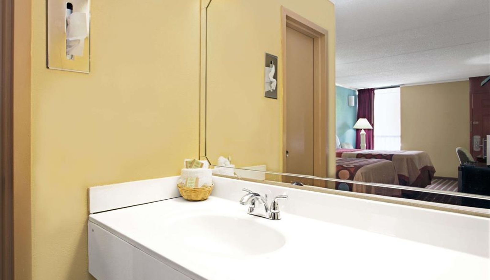 Zimmer - Super 8 by Wyndham Raleigh Downtown
