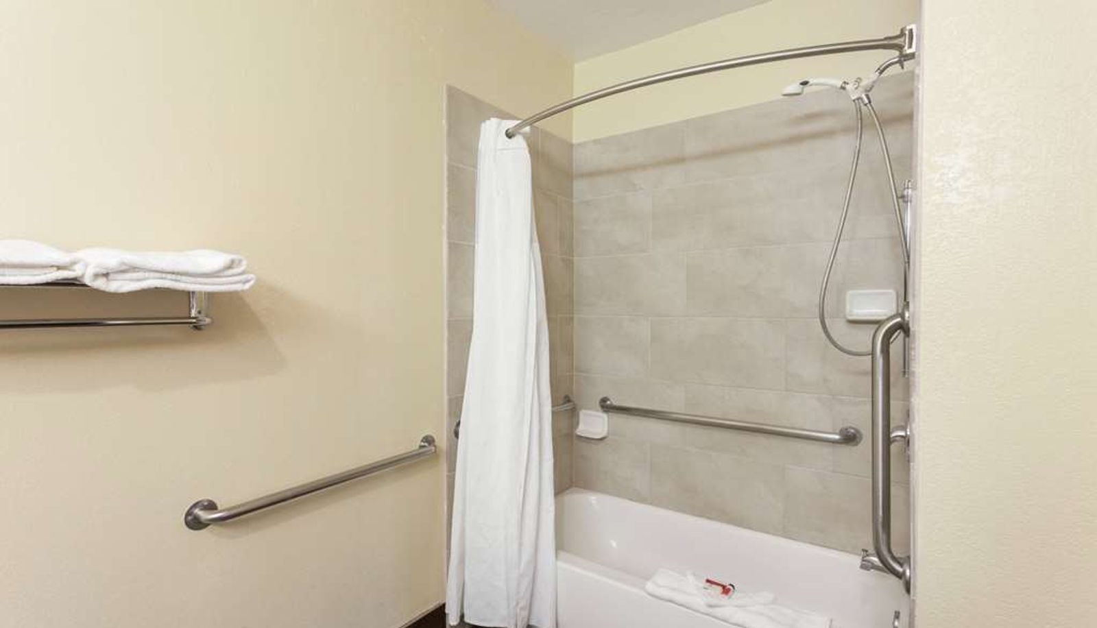 Zimmer - Super 8 by Wyndham Bakersfield South CA