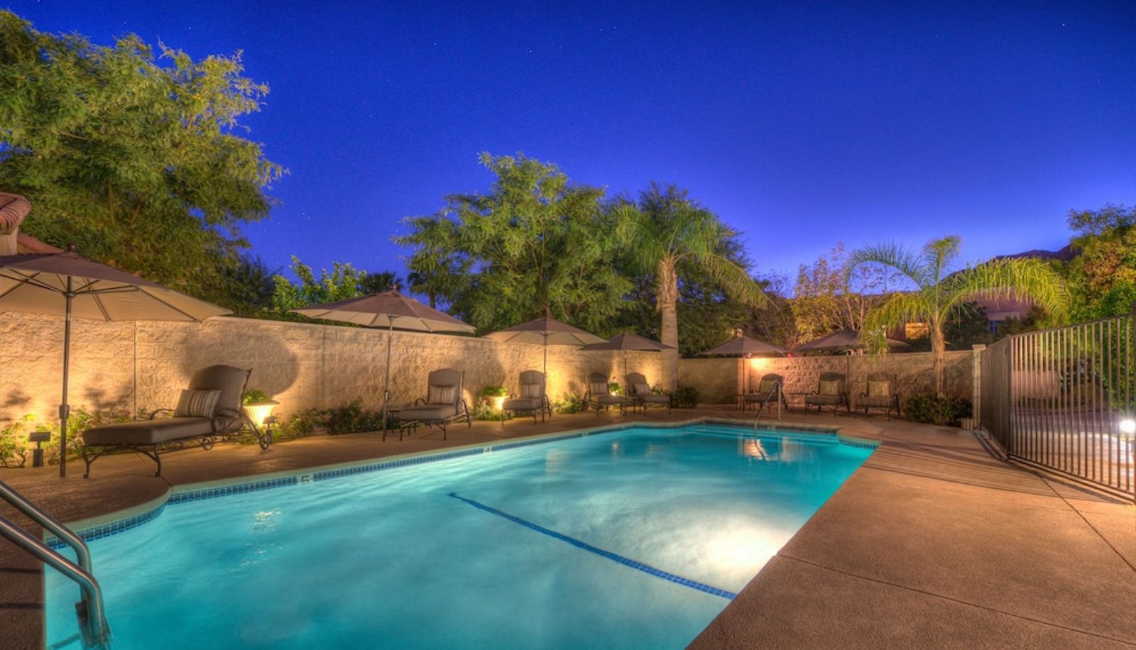 Basen - The Chateau at Lake La Quinta