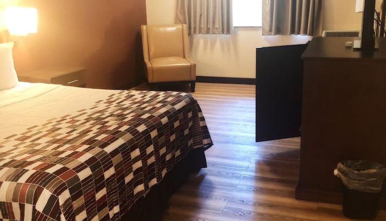 Standard room - Evergreen Inn & Suites Portland