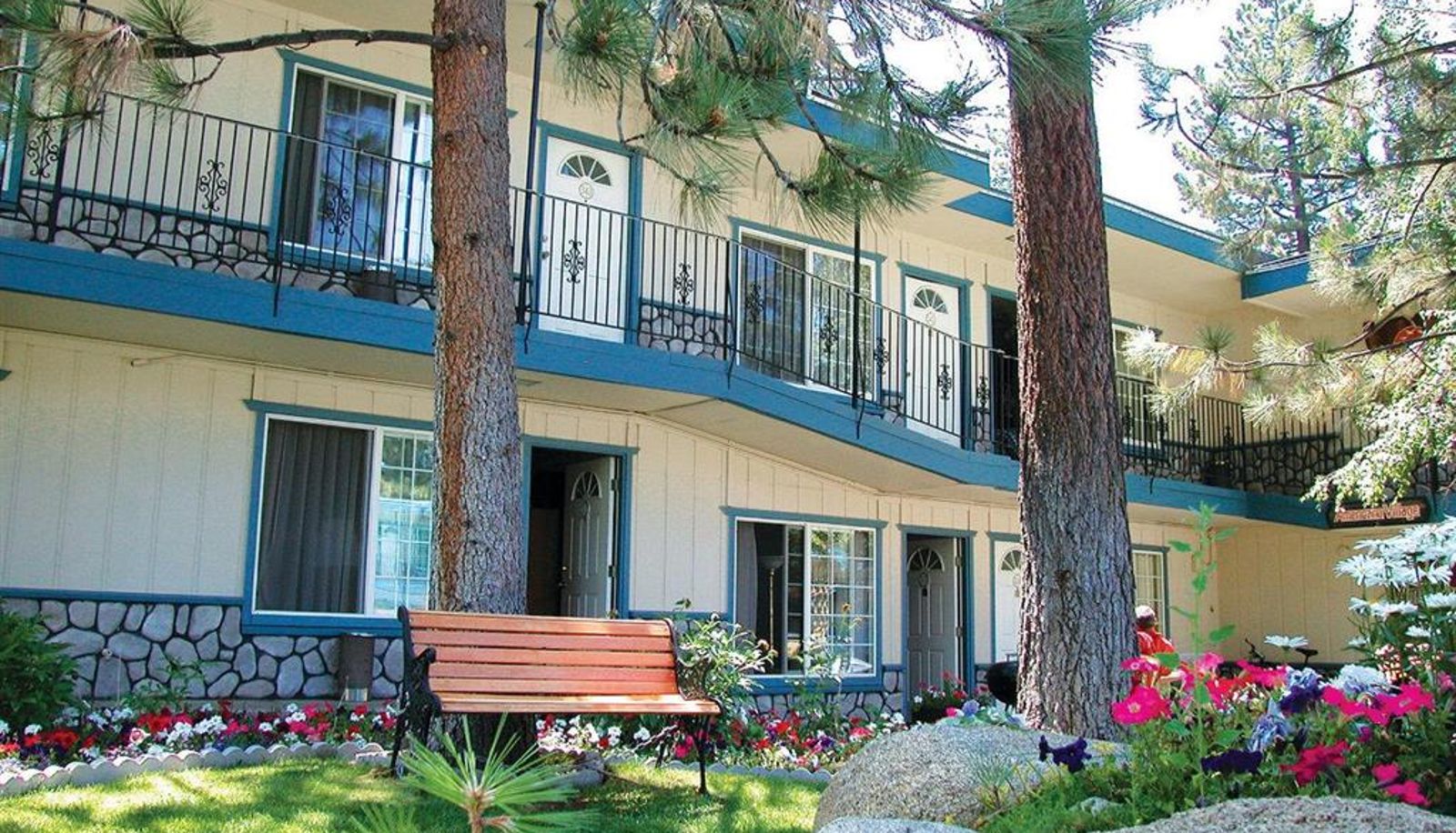 Außenansicht - AMERICANA VILLAGE SUITES