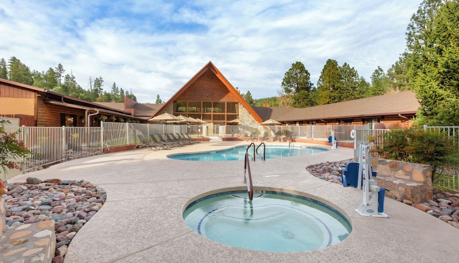 Pool - Kohl Ranch Lodge