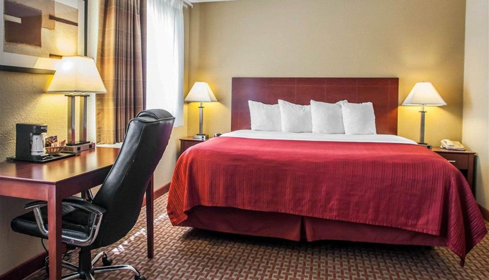 Zimmer - Quality Inn & Suites Davenport near I-80