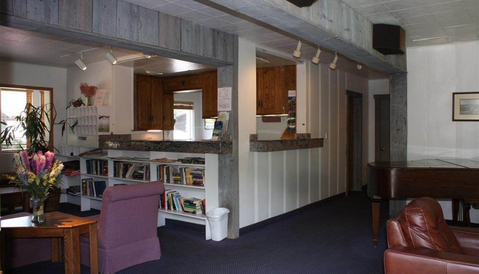 Hall - ST MORITZ LODGE