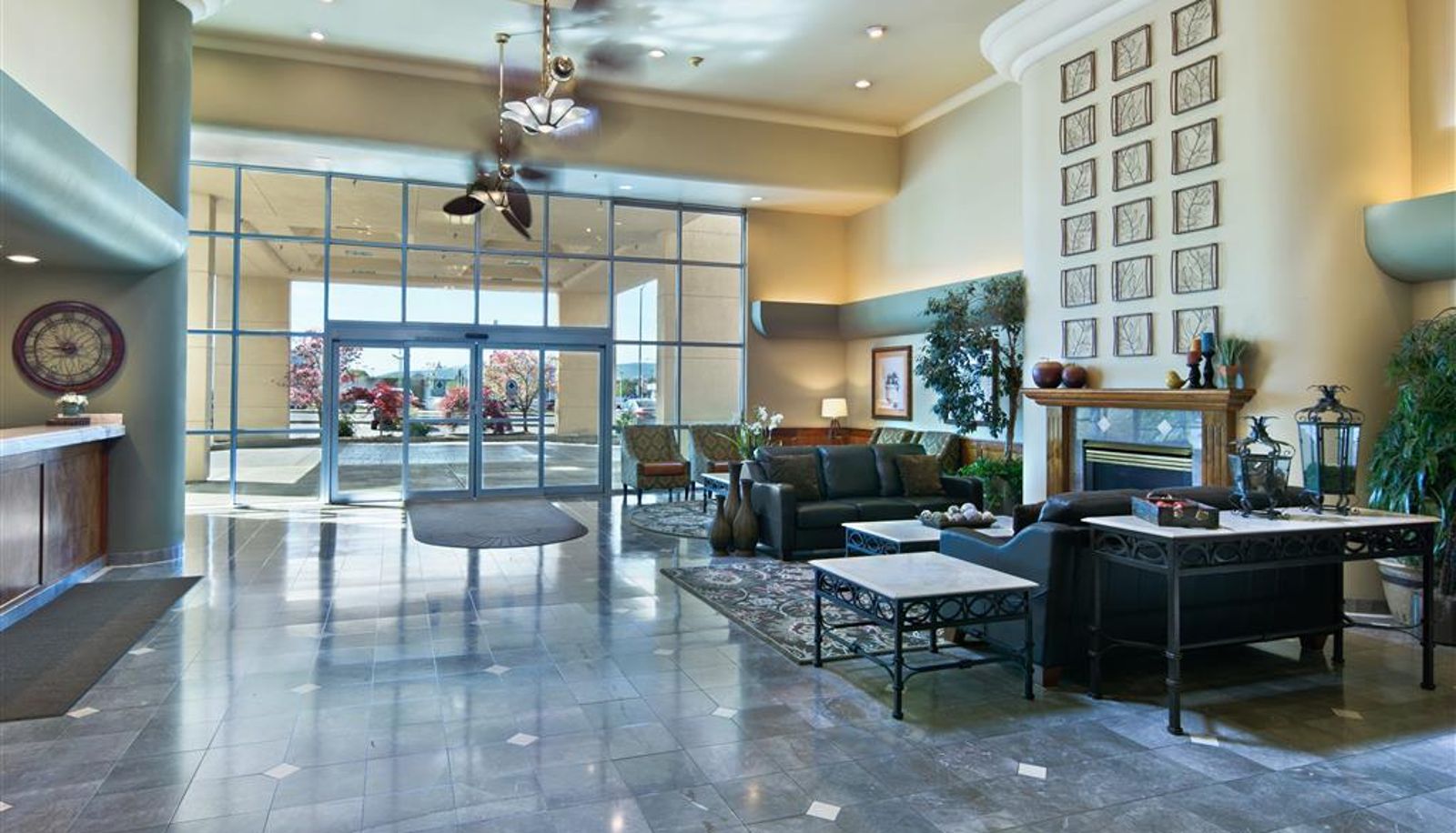 Hall - Oxford Suites Yakima