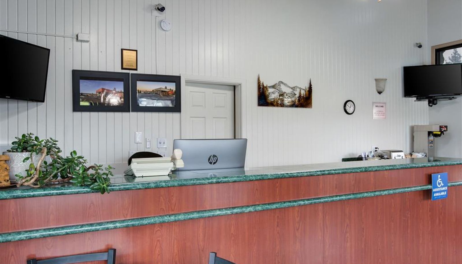 Hal - ECONO LODGE BEND