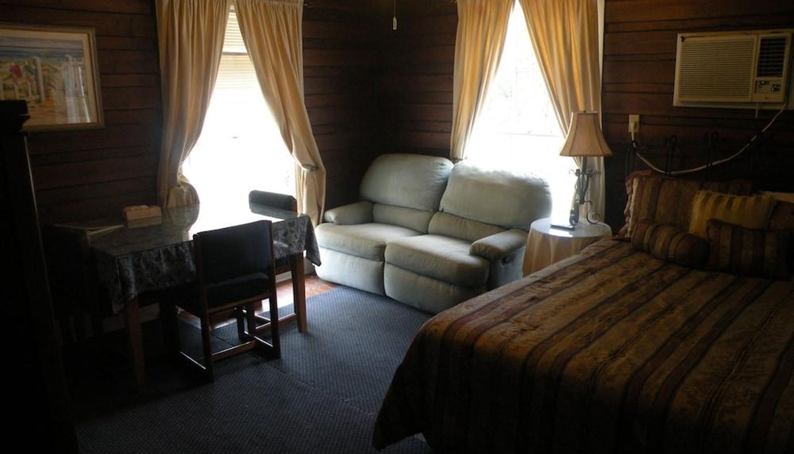 Standard room - 1876 Heritage Inn